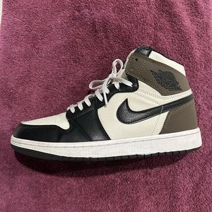 Air Jordan 1 mocha.